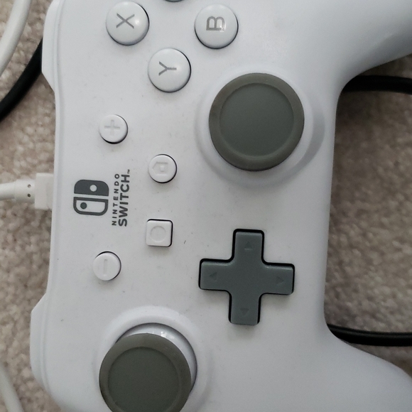 Used Nintendo Switch - Picture 9 of 10